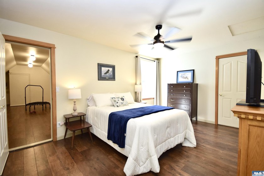 Discover the perfect blend of privacy, sunshine, and country - photo 20