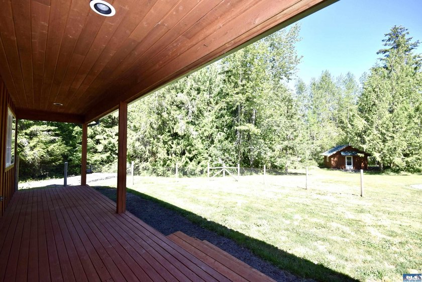 Discover the perfect blend of privacy, sunshine, and country - photo 23