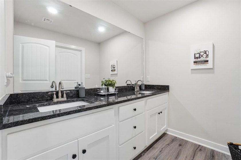 Spacious Modern Retreat in Charming Medicine Park - Proven - photo 25