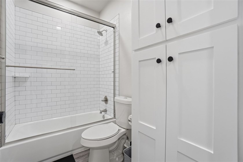 Spacious Modern Retreat in Charming Medicine Park - Proven - photo 31