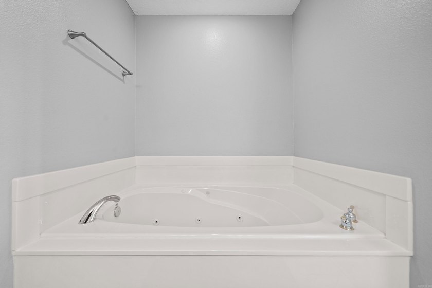 Fully furnished 2 bedroom 2 bath condo located on 7 South - photo 36