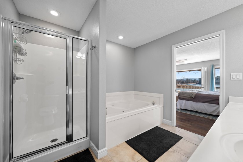 Fully furnished 2 bedroom 2 bath condo located on 7 South - photo 37