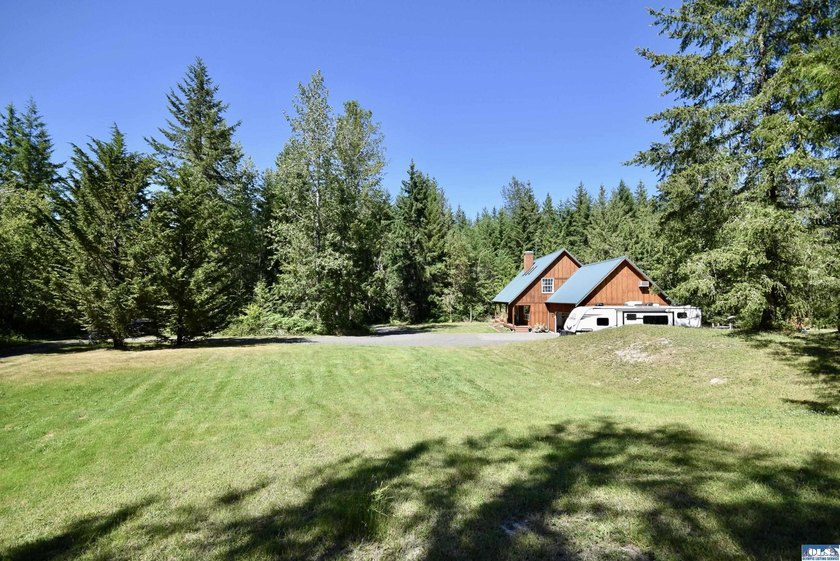 Discover the perfect blend of privacy, sunshine, and country - photo 38