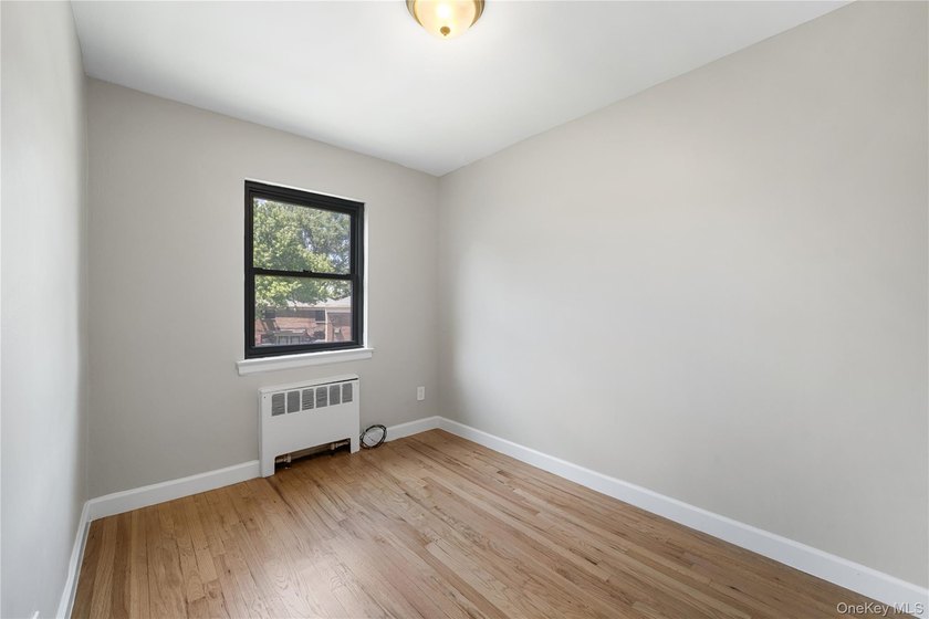 Beautiful 2 Bedroom Upper Unit in Desirable Windsor Oaks. This - photo 6