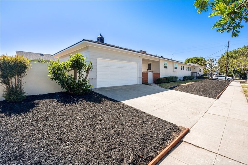 Rare opportunity to secure a TURN-KEY massive CORNER LOT - photo 47