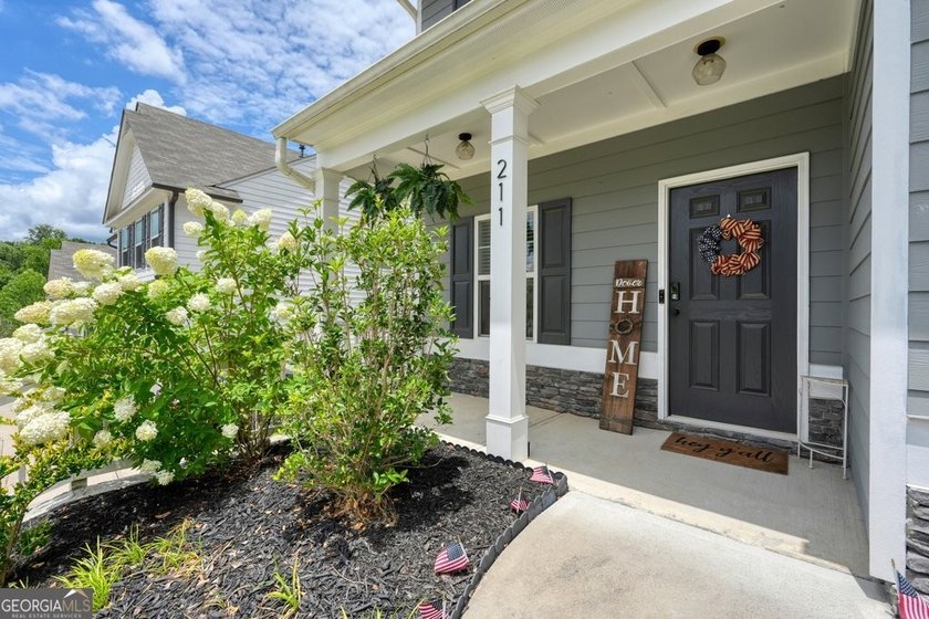 Privacy, peaceful wooded views, and modern construction come - photo 3
