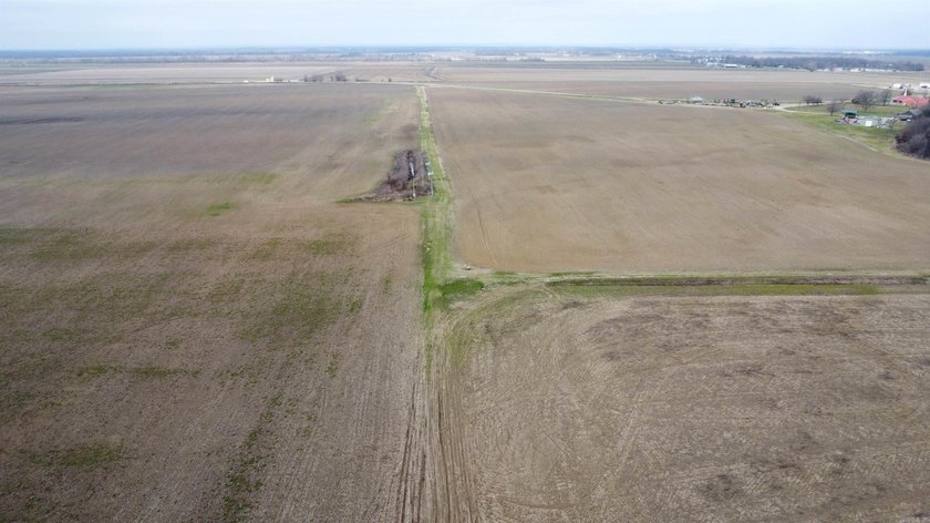 This farm, totaling 606.5 acres, is comprised of four tracts - photo 33