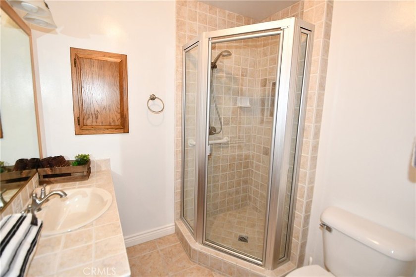 Welcome to this move in spacious, wonderfully located family - photo 16