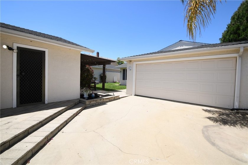 Welcome to this move in spacious, wonderfully located family - photo 22