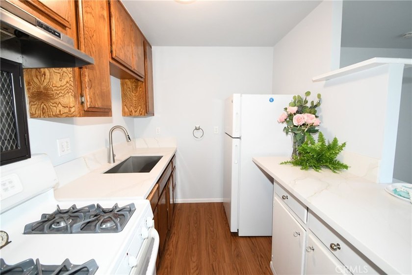 Welcome to this move in spacious, wonderfully located family - photo 27