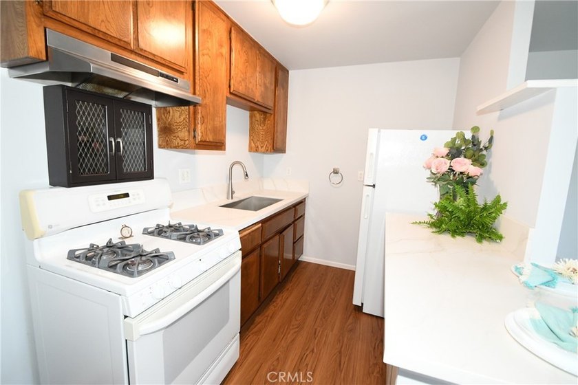 Welcome to this move in spacious, wonderfully located family - photo 28