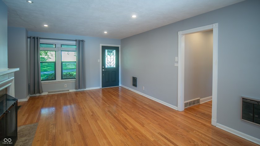 Welcome home to this prestigious, well-maintained property that - photo 5