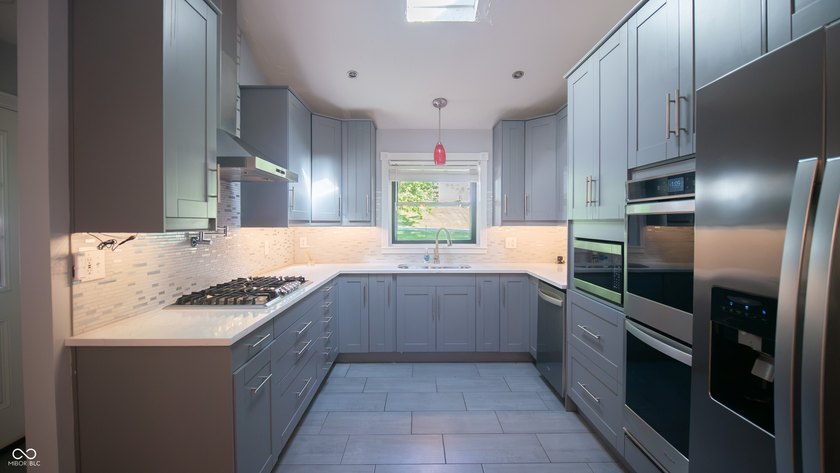 Welcome home to this prestigious, well-maintained property that - photo 10