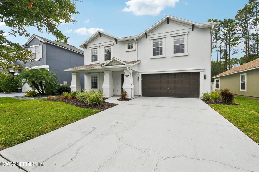 Come see all this lovely home has to offer! Walking distance to - photo 4