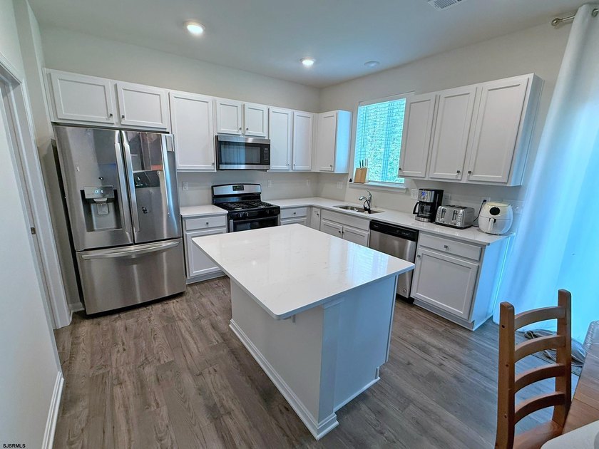 Welcome to this outstanding 4-bedroom, 2 full bath plus powder - photo 2