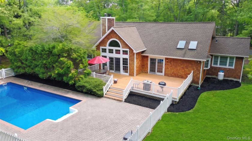 This beautiful 3 bedroom, 2 bath Post Modern Ranch is set on a - photo 4
