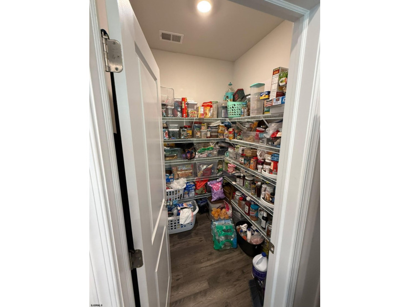 Welcome to this outstanding 4-bedroom, 2 full bath plus powder - photo 4