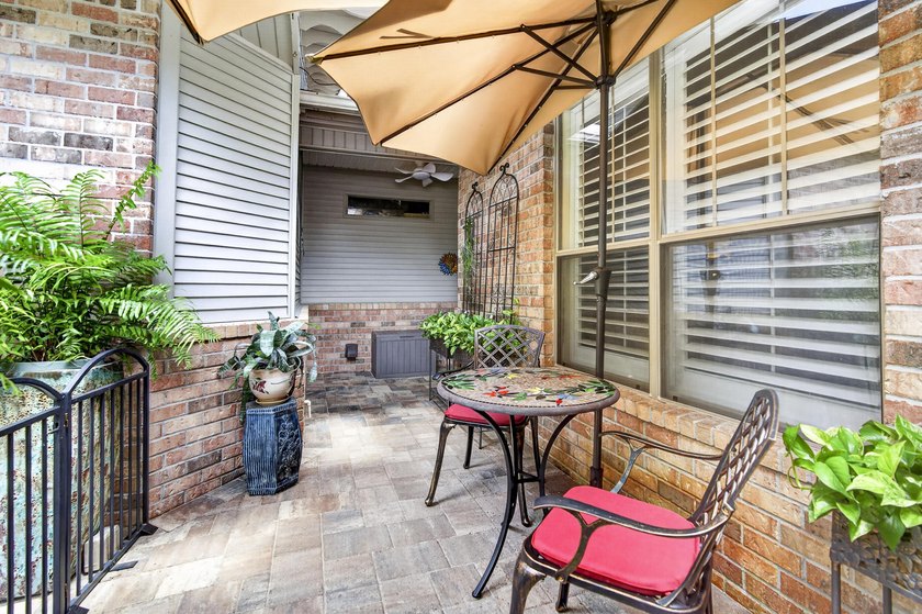 VALUE! This pristine 3-bedroom, 2.5-bath townhome offers over - photo 6