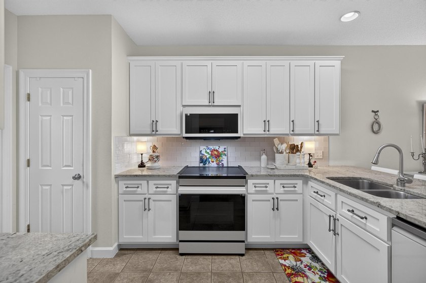 VALUE! This pristine 3-bedroom, 2.5-bath townhome offers over - photo 8