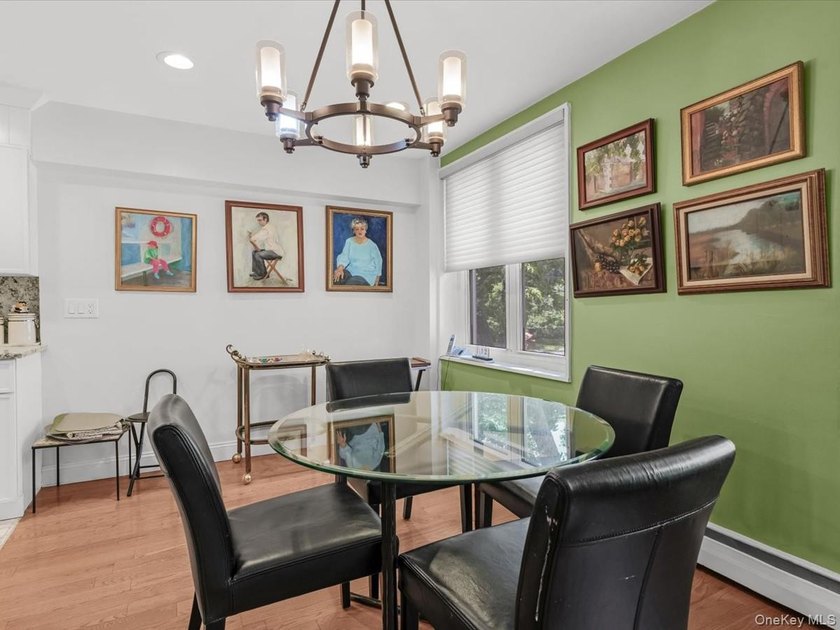 Mint! Corner 2 Bedroom and 2 New Baths. Brand new eat-in kitchen - photo 8