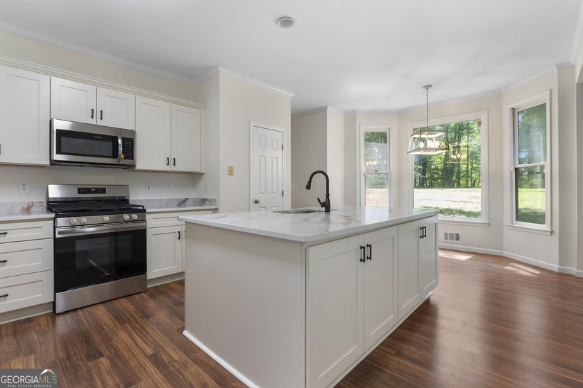 Spacious, stylish, and move-in ready! This beautifully updated - photo 13