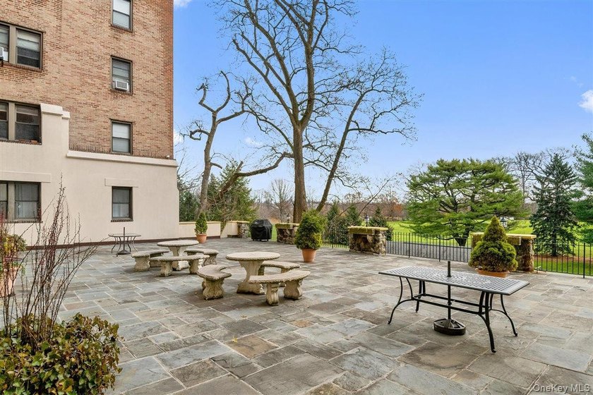 Beautiful Two-Bedroom Gem in the Heart of Pelham Manor! Located - photo 17