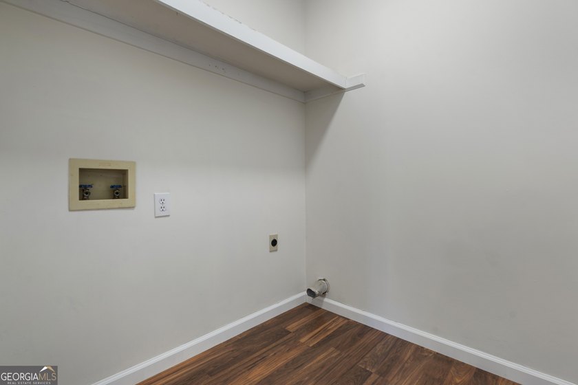 Spacious, stylish, and move-in ready! This beautifully updated - photo 19