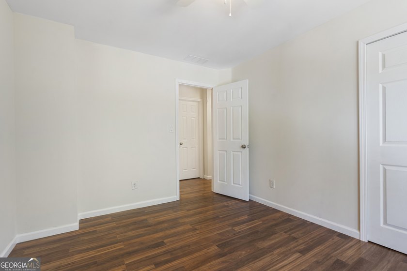 Spacious, stylish, and move-in ready! This beautifully updated - photo 23