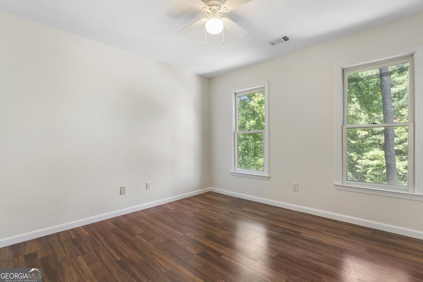 Spacious, stylish, and move-in ready! This beautifully updated - photo 24