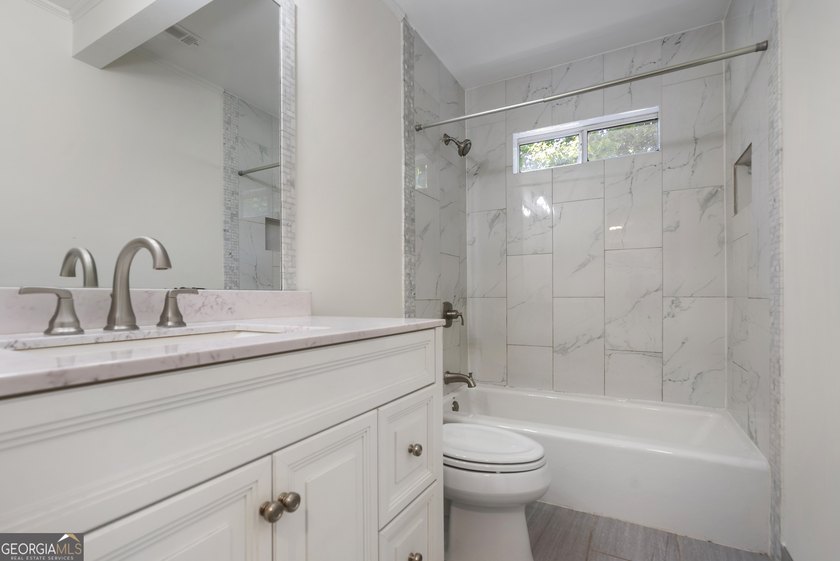 Spacious, stylish, and move-in ready! This beautifully updated - photo 26