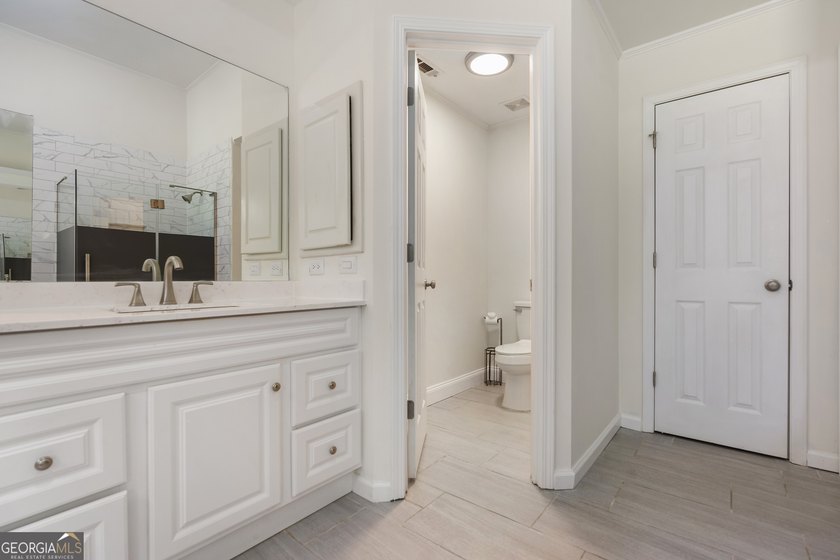 Spacious, stylish, and move-in ready! This beautifully updated - photo 31