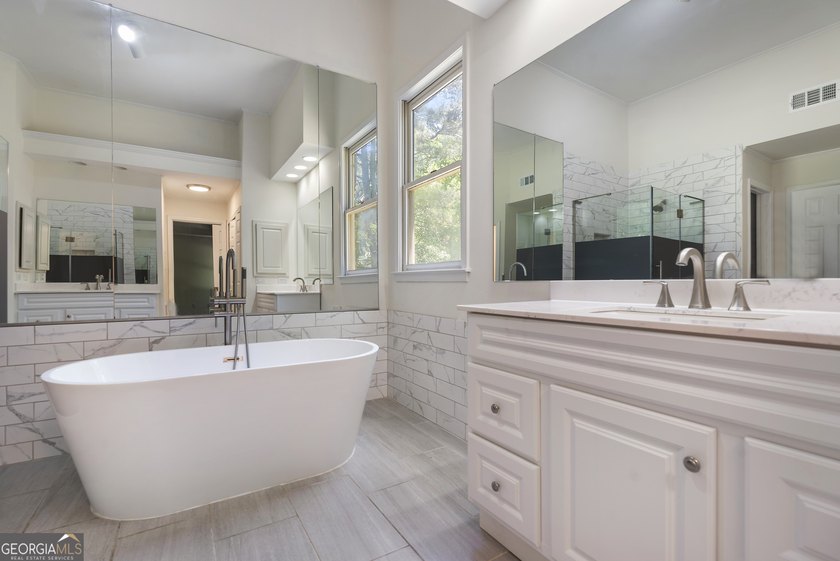 Spacious, stylish, and move-in ready! This beautifully updated - photo 32
