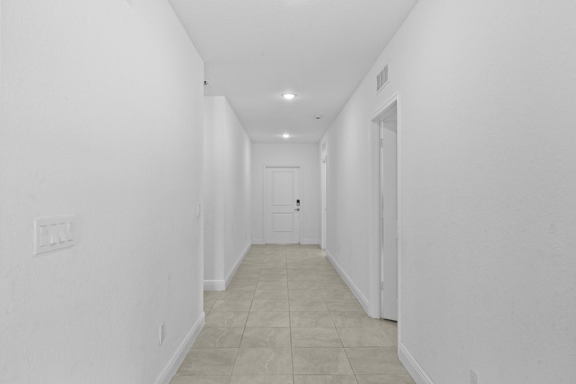 Stunning 2024-built Palmera model featuring a highly - photo 9