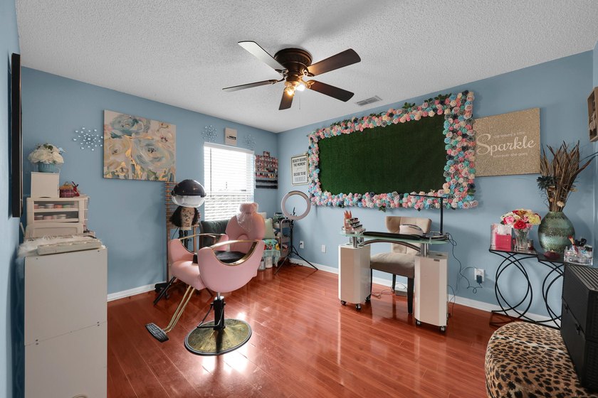 Spacious 3 bedroom, 2 bath CBS home offering just over 2,000 - photo 24