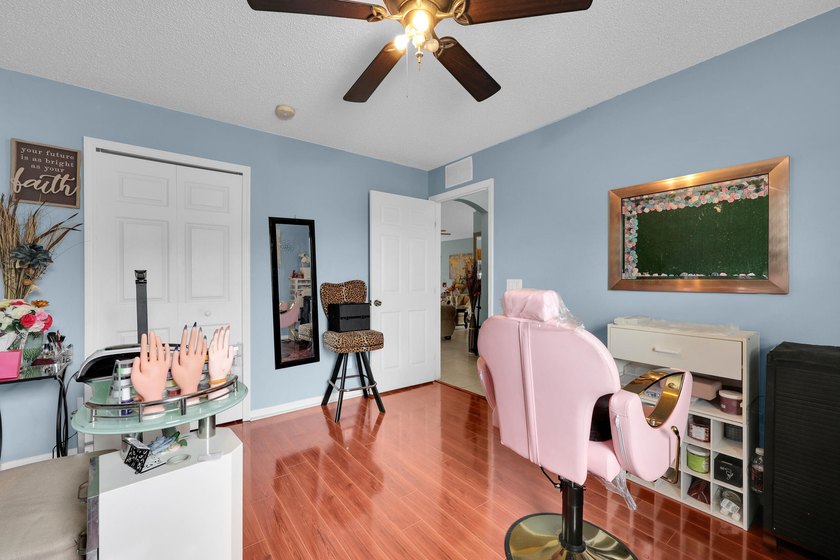 Spacious 3 bedroom, 2 bath CBS home offering just over 2,000 - photo 25