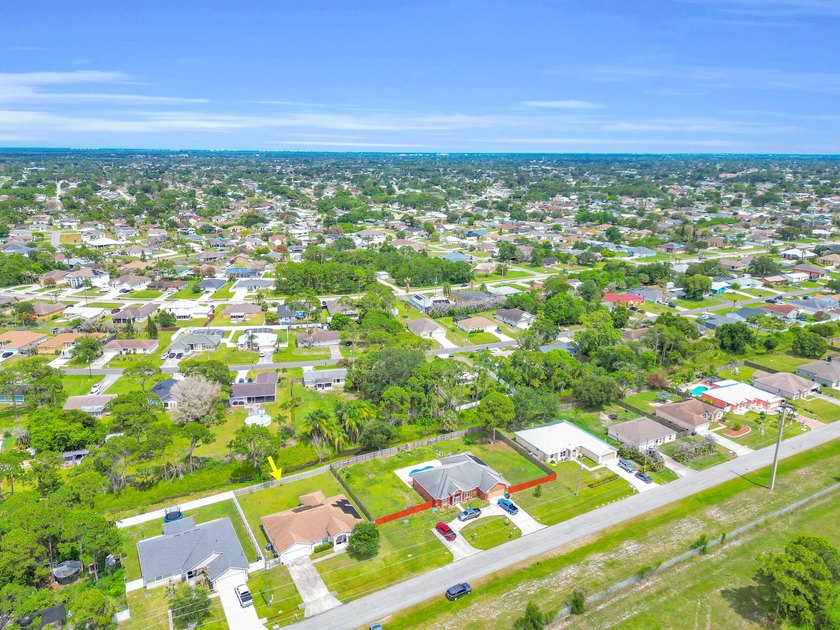 Spacious 3 bedroom, 2 bath CBS home offering just over 2,000 - photo 34