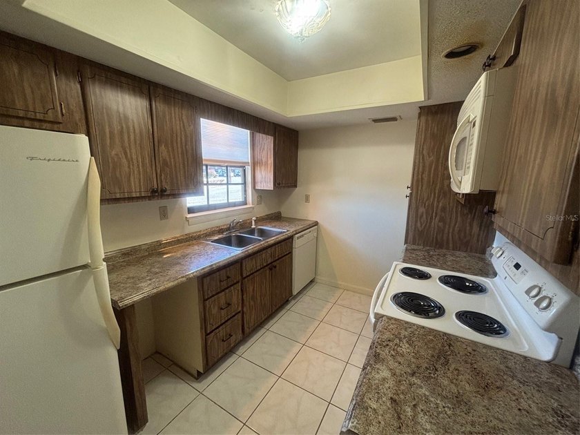 NEW LOW PRICE!!!! -- a quiet, well-kept 55+ community just - photo 4