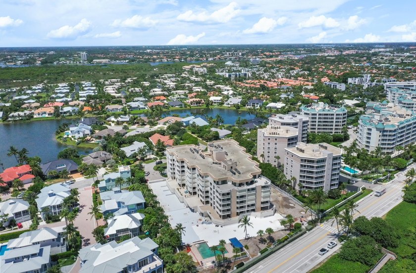 Light-filled &amp; spacious is this luxurious OCEANFRONT 2-bedroom - photo 4