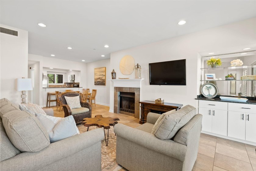 Freshly painted and beautifully refreshed, this second-floor - photo 6
