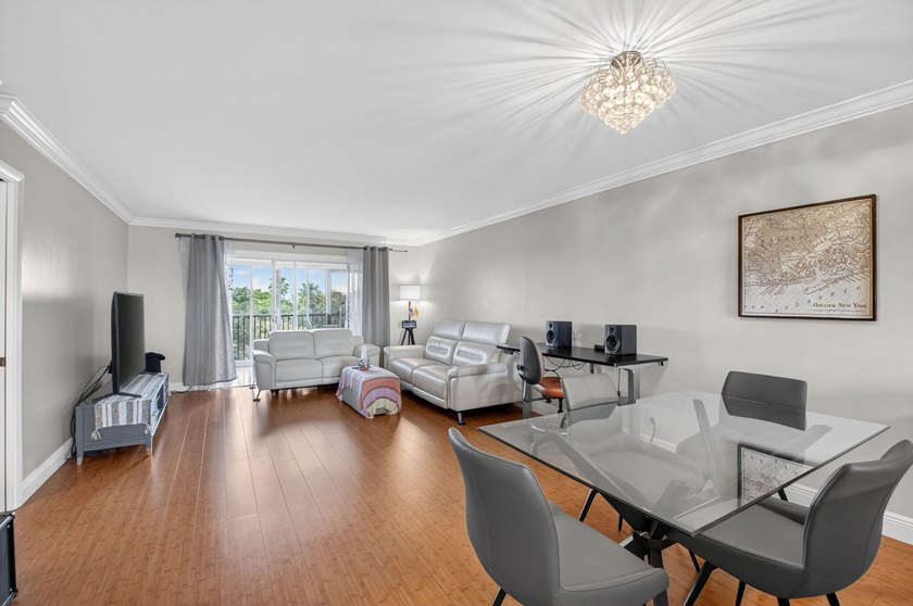 This beautifully renovated &amp; highly sought after Buckingham - photo 6