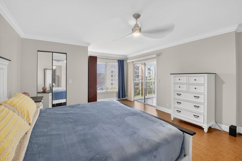 This beautifully renovated &amp; highly sought after Buckingham - photo 10