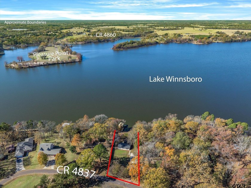 Stunning Waterfront property on Lake Winnsboro! This 2 bed, 1 - photo 2