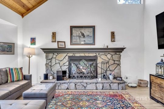 This lovely home is only 5 minutes away from the center of town - photo 12