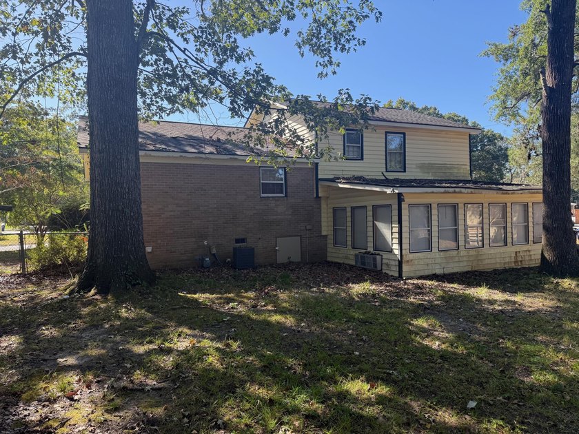 Don't sleep on this one. This 3-bedroom, 2.5-bath tri-level is - photo 17