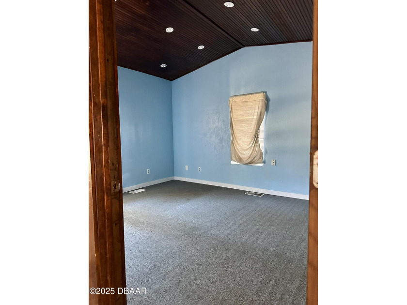 *Property Type:** Three-bedroom, two-bath house/commercial - photo 8