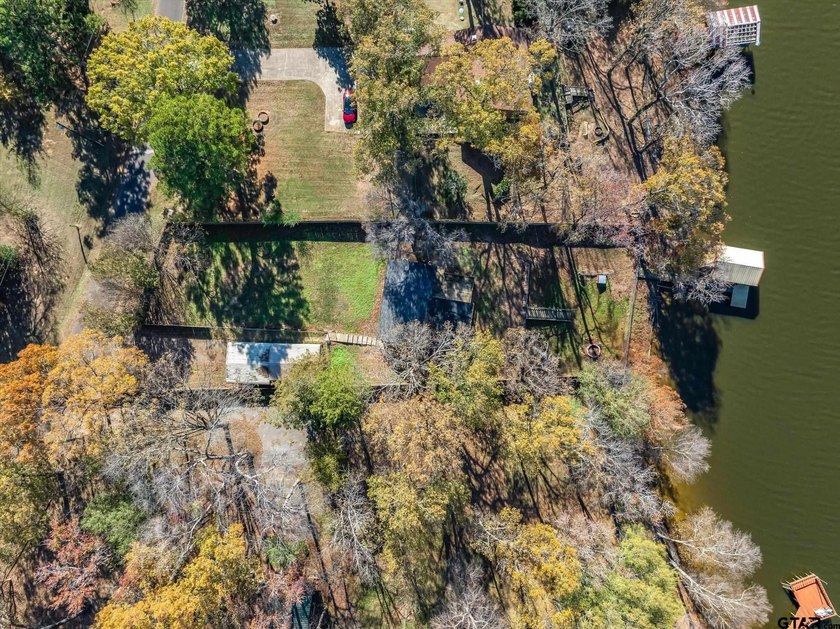 Stunning Waterfront property on Lake Winnsboro! This 2 bed, 1 - photo 9