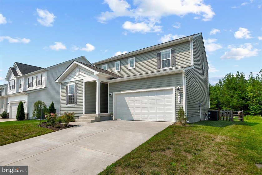 Why wait for new construction? This beautifully maintained - photo 2