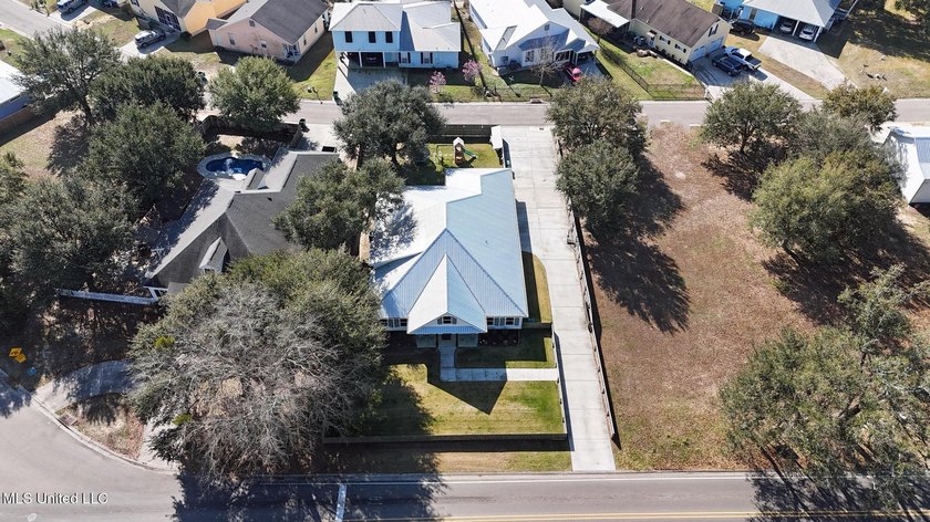 Modern farmhouse elegance meets Gulf Coast living. Step into one - photo 38