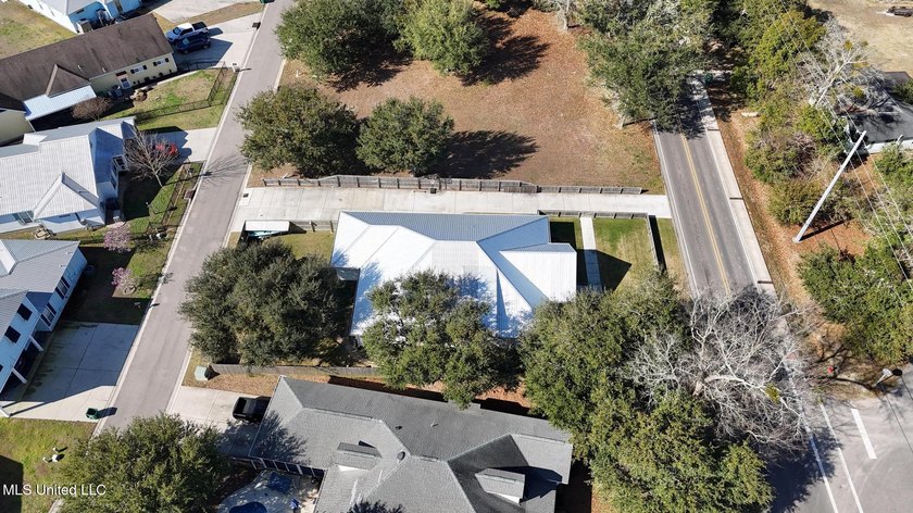 Modern farmhouse elegance meets Gulf Coast living. Step into one - photo 40