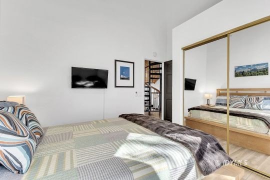 This lovely home is only 5 minutes away from the center of town - photo 41